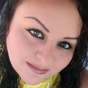 Meet your Posher, Yadira